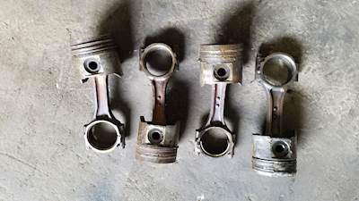 Isuzu 4HE1XS Piston / Rod for a 2001 GMC W5500