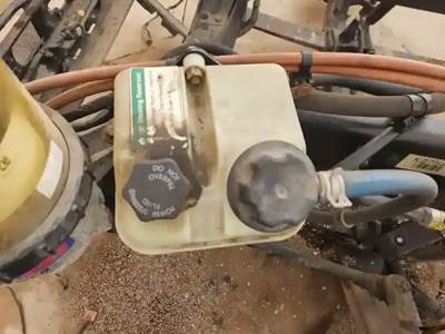 Freightliner Cascadia 126 Power Steering Reservoir