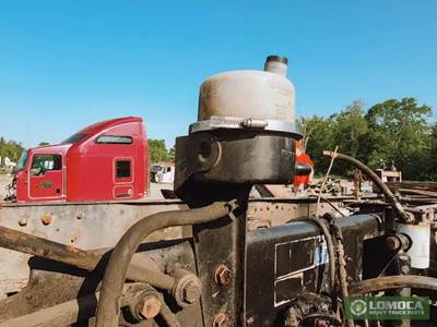 Kenworth T600 Power Steering Reservoir for a 2009 Kenworth T660