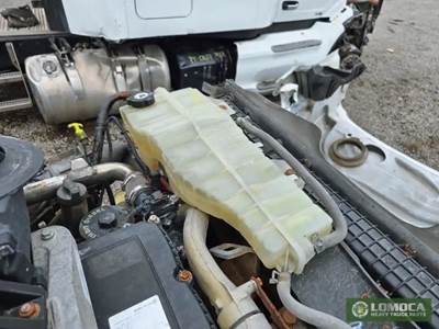 Freightliner Cascadia 125 Radiator Overflow Bottle / Surge Tank