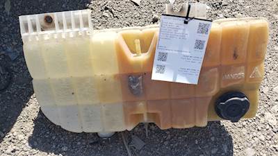 Peterbilt 386 Radiator Overflow Bottle / Surge Tank