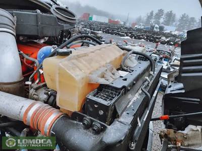 Peterbilt 579 Radiator Overflow Bottle / Surge Tank