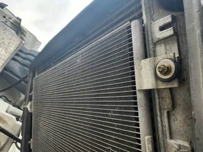 Freightliner Cascadia 113 Radiator