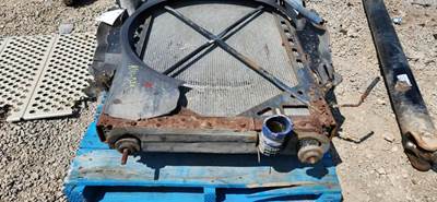 Kenworth T600 Radiator for a 2009 Kenworth T660