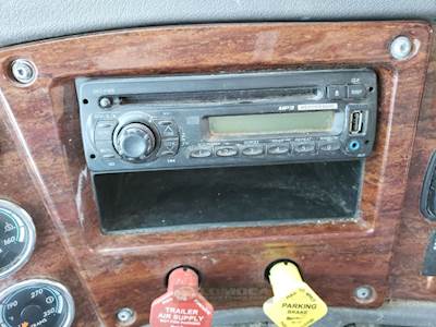 Freightliner Cascadia 125 Radio