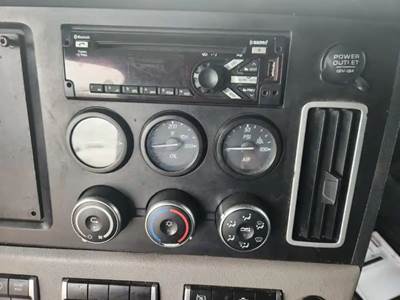 Freightliner Cascadia 126 Radio