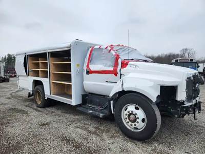 Ford F-750 Salvage Truck