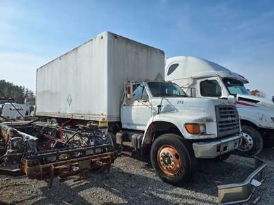 Ford F-800 Salvage Truck