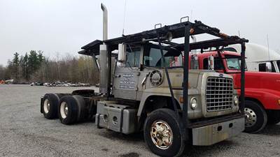 Ford LT9000 Salvage Truck