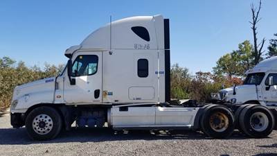 Freightliner Cascadia 125 Salvage Truck
