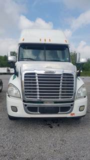 Freightliner Cascadia 125 Salvage Truck
