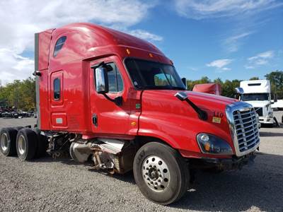 Freightliner Cascadia 125 Salvage Truck