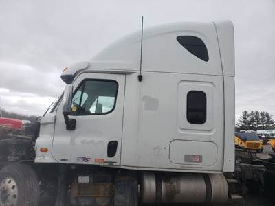 Freightliner Cascadia 125 Salvage Truck