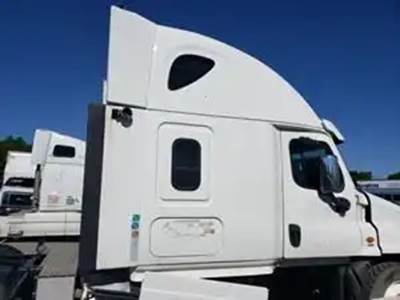 Freightliner Cascadia 125 Salvage Truck
