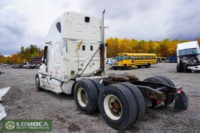 Freightliner Cascadia 125 Salvage Truck