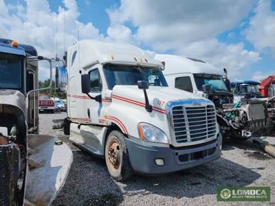 Freightliner Cascadia 125 Salvage Truck