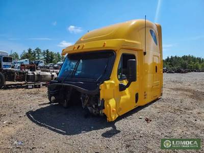 Freightliner Cascadia 125 Salvage Truck