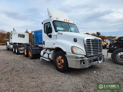 Freightliner Cascadia 125 Salvage Truck