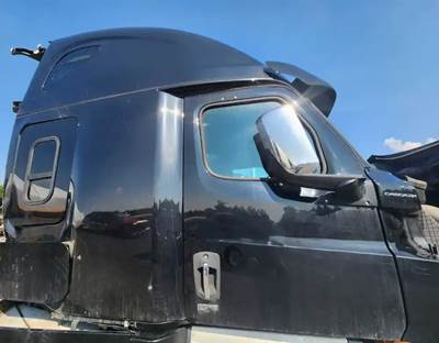Freightliner Cascadia 126 Salvage Truck