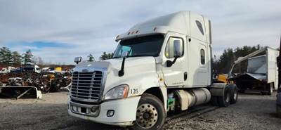 Freightliner Cascadia Salvage Truck