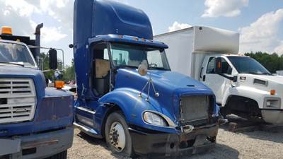 Freightliner Columbia 120 Salvage Truck
