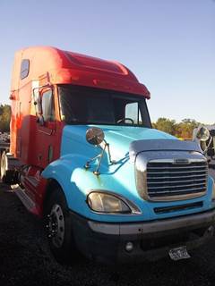 Freightliner Columbia 120 Salvage Truck