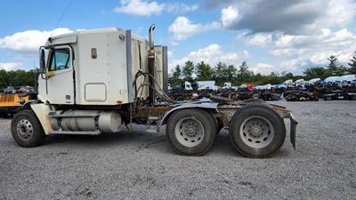 Freightliner Columbia 120 Salvage Truck