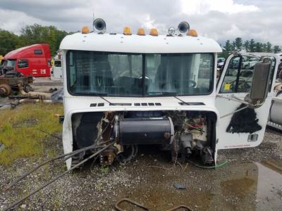 Freightliner FLD120 Salvage Truck