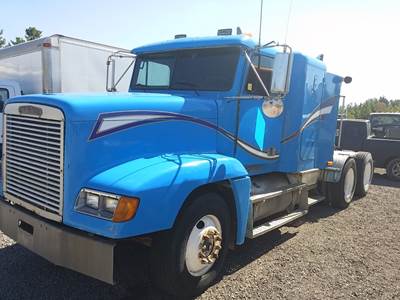 Freightliner FLD120 Salvage Truck