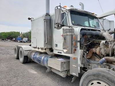 Freightliner FLD120 Classic Salvage Truck