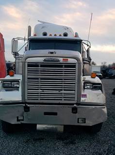 Freightliner FLD120 Classic Salvage Truck
