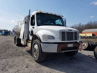 Freightliner M2 106 Salvage Truck