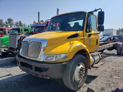 International 4300 Salvage Truck