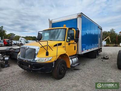 International 4300 Salvage Truck