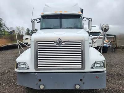 International 9400i Salvage Truck