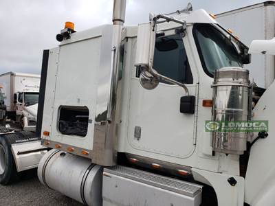 International 9900i Salvage Truck