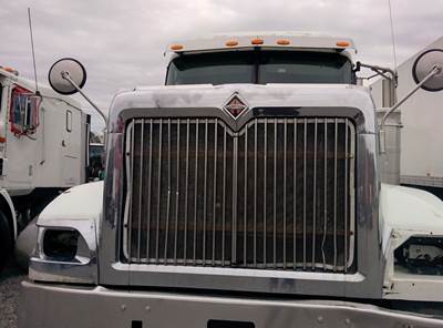 International 9900i Salvage Truck