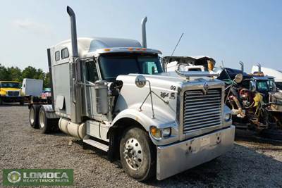 International 9900i Salvage Truck