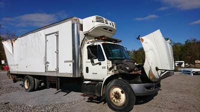 International DuraStar 4300 Salvage Truck