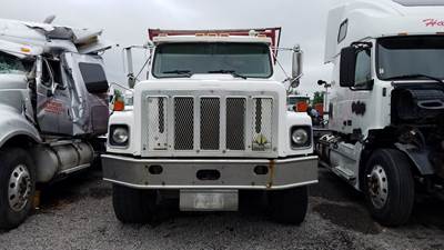 International F2674 Salvage Truck