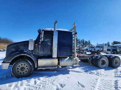 International HX620 Salvage Truck