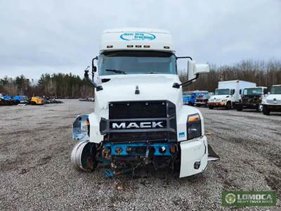 Mack Anthem Salvage Truck