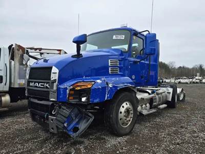 Mack Anthem Salvage Truck