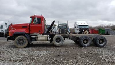Mack CL713 Salvage Truck