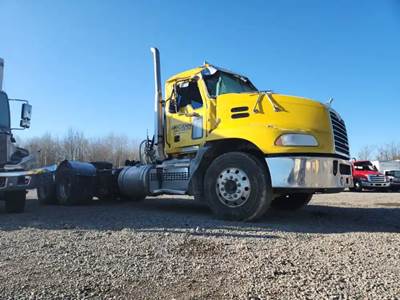Mack Pinnacle CXU613 Salvage Truck