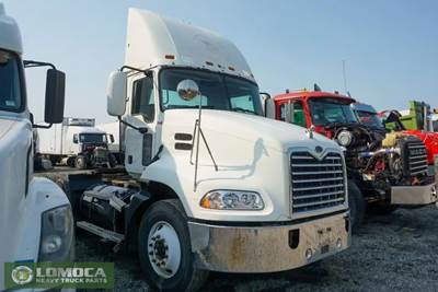 Mack Vision CXN613 Salvage Truck