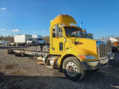 Peterbilt 337 Salvage Truck