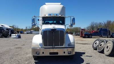 Peterbilt 384 Salvage Truck