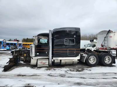 Peterbilt 389 Salvage Truck
