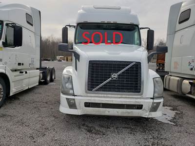 Volvo VNL Salvage Truck